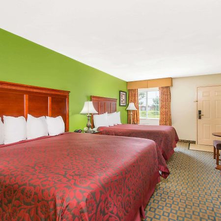 Days Inn & Suites By Wyndham Wichita Kültér fotó